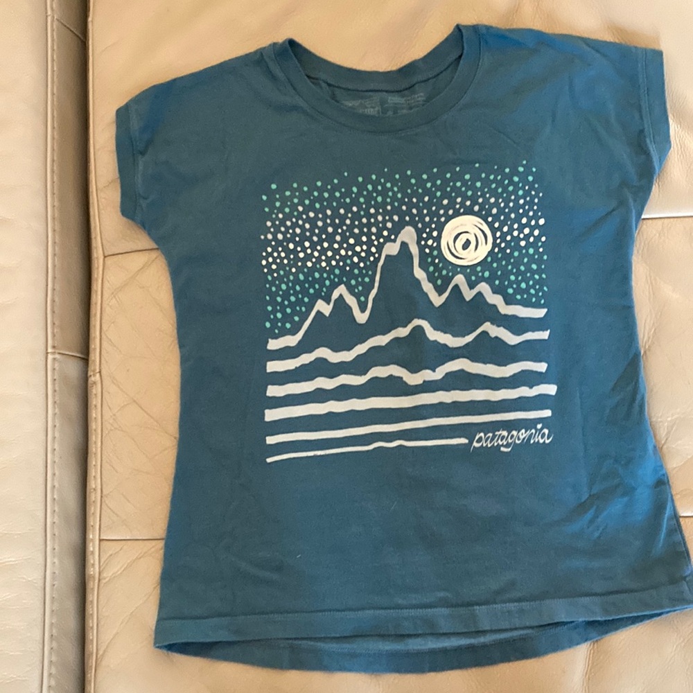 Patagonia girls size M (10) short sleeve T-shirt